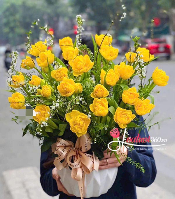 Bình hoa tulip vàng - Đón nắng tỏa hương