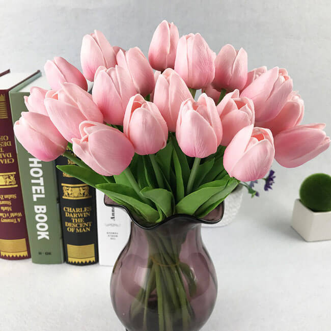 Hoa lụa tulip cao cấp làm phụ kiện trang trí cho các Studio