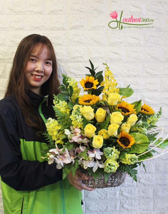 Beautiful flower basket to congratulate graduation - Prosperity
