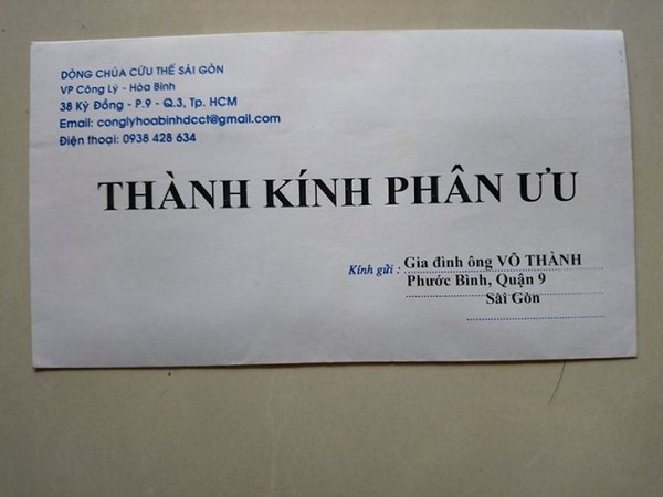 Phong bì đám ma thường đi kèm lời chia buồn ngắn gọn