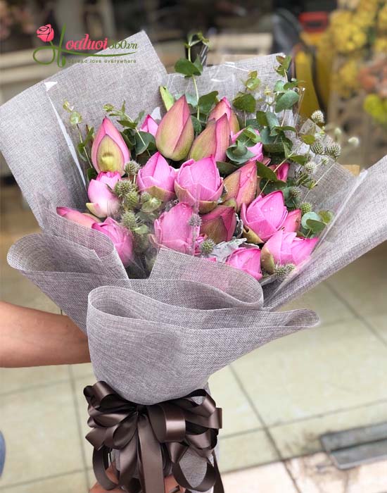 Hãy dành tặng bó hoa Sen hồng kèm những câu nói hay về hoa Sen cho người phụ nữ bạn yêu thương nhất