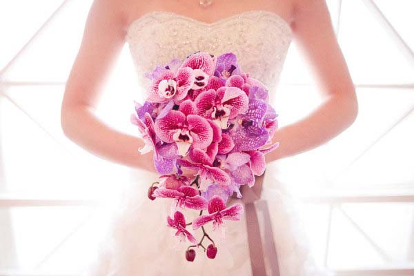 Bó hoa cưới cầm tay từ hoa lan