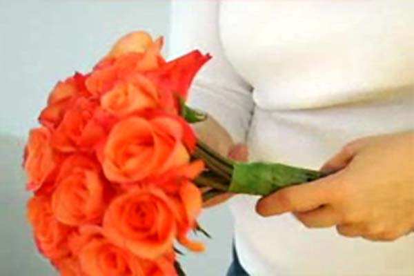 Cách làm hoa cưới cầm tay kết từ hoa hồng đơn giản và đẹp nhất5