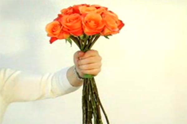 Cách làm hoa cưới cầm tay kết từ hoa hồng đơn giản và đẹp nhất6