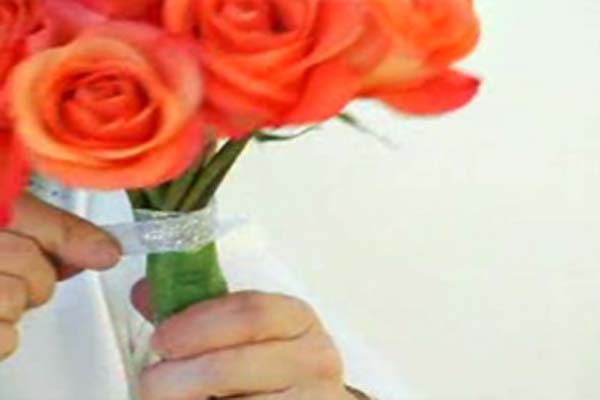 Cách làm hoa cưới cầm tay kết từ hoa hồng đơn giản và đẹp nhất6