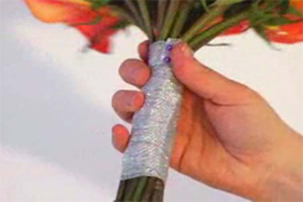 Cách làm hoa cưới cầm tay kết từ hoa hồng đơn giản và đẹp nhất9