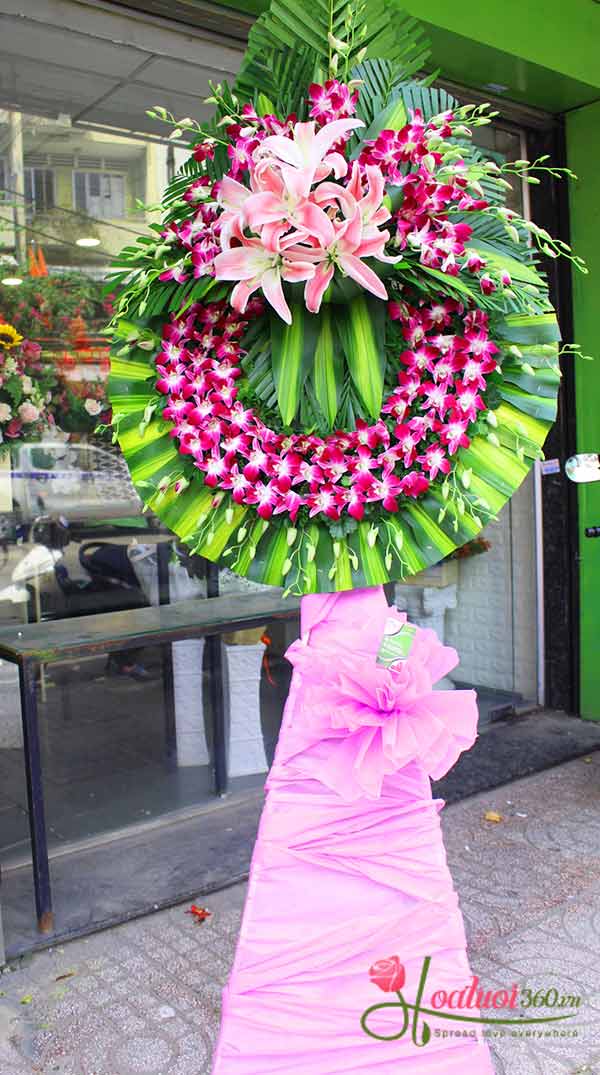 Sending funeral wreaths should be accompanied by deep condolences
