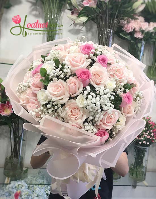 Beautiful and luxurious glass paper round bouquet