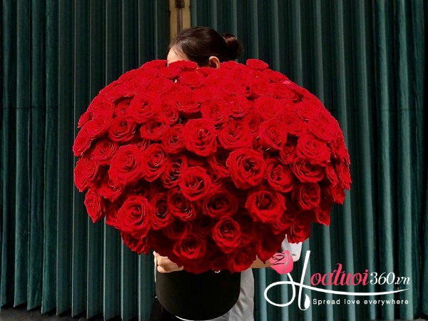 Hộp hoa hồng đỏ chúc mừng - Ngọn lửa đam mê