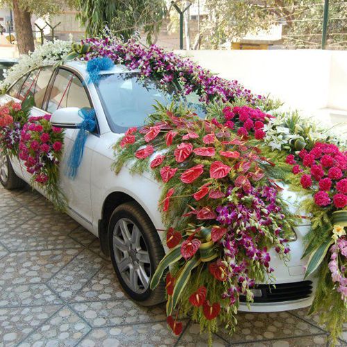 Đặt hoa trang trí xe cưới sang trọng và ấn tượng trong ngày cưới
