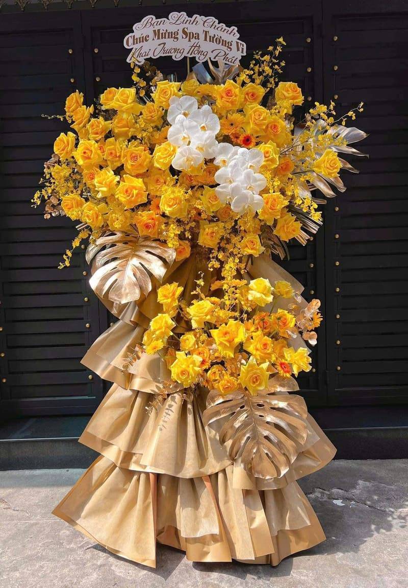 Kệ hoa khai trương phong cách trẻ trung, phối màu tươi sáng