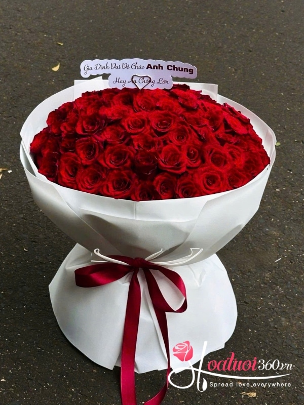 Bó hoa hồng đỏ mừng sinh nhật - Khúc ca tuổi mới