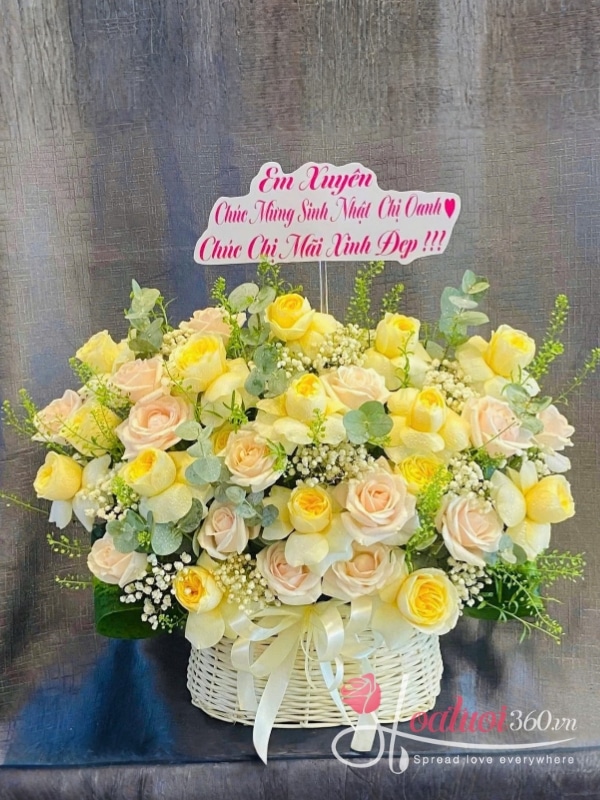 Giỏ hoa sinh nhật tone vàng - Ngày vui rực nắng