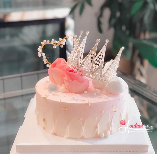 Bánh sinh nhật tone vàng in ảnh trang trí hoa hồng - Thu Hường bakery