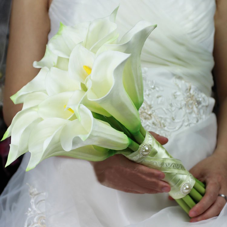 Bó hoa cưới bách hợp