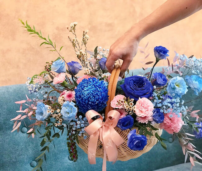 Bó hoa cúc mẫu đơn xanh dương tràn ngập niềm tin và hy vọng