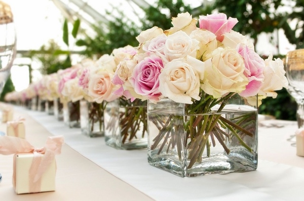 Hoa để bàn trong lễ cưới