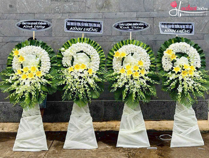 Lẵng hoa chia buồn sang trọng kết hợp với hoa ly trắng