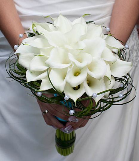Bó hoa ly trắng tinh khôi cho ngày hạnh phúc lứa đôi