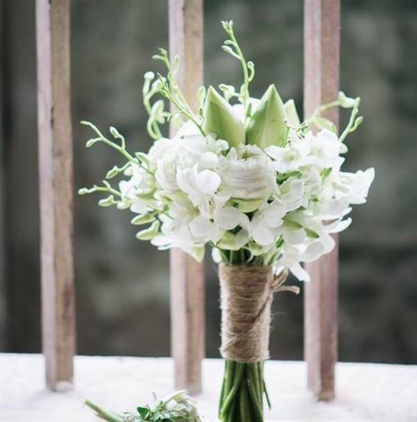 Bó hoa sen trắng tuyệt đẹp trong ngày cưới