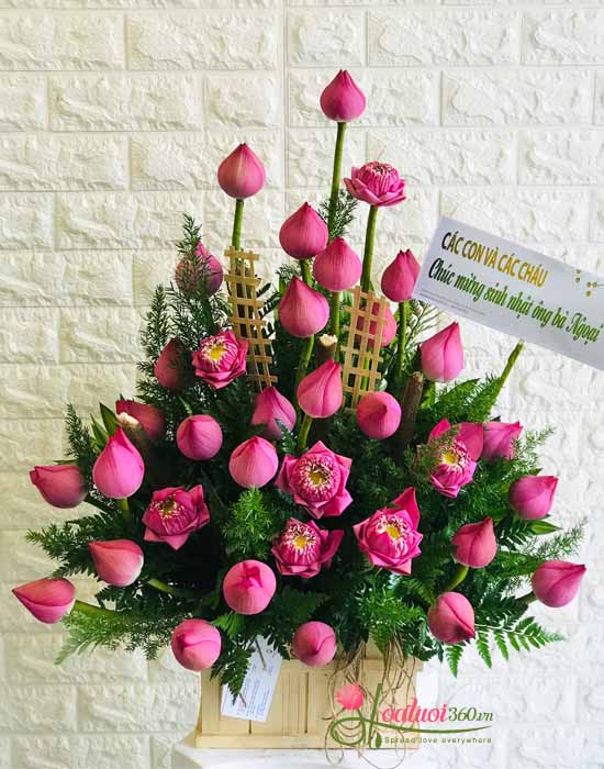 Hộp hoa sen chúc mừng - Nét Việt