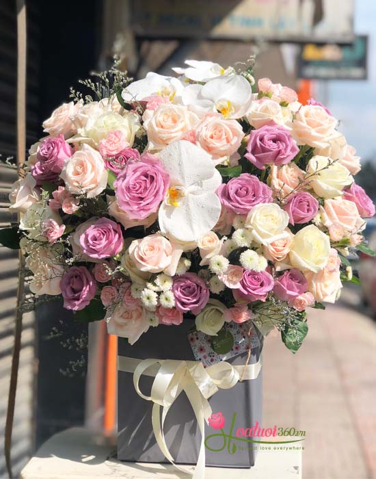 Đặt hoa tươi chúc mừng tại cửa hàng hoa tươi Tân Phú