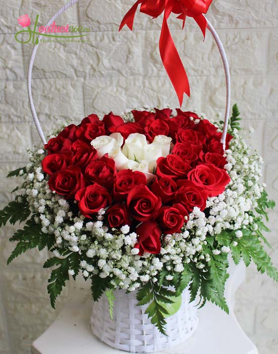 Giỏ hoa hồng xinh xắn tặng ngày lễ valentine ý nghĩa