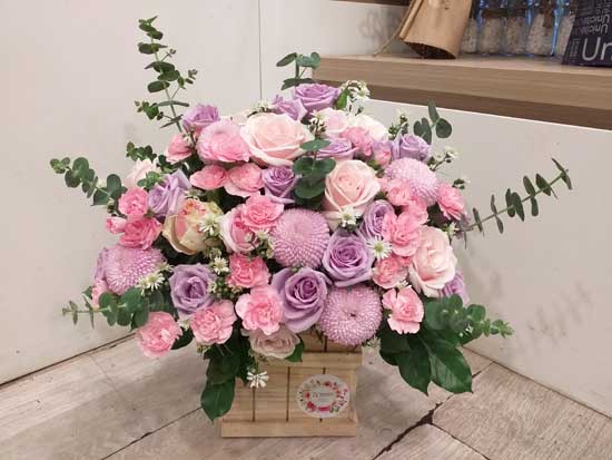 Hộp hoa cẩm chướng để bàn đẹp