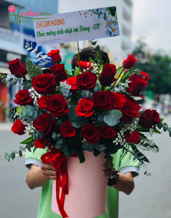 Hộp hoa hồng Ecuador đồng hành gửi ngàn lời chúc sinh nhật ý nghĩa tại hoa tươi 360