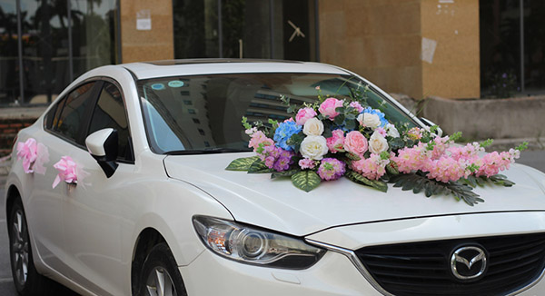 mẫu xe hoa cưới bằng hoa hồng