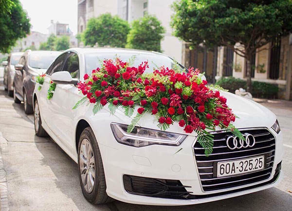 Cách trang trí xe hoa cưới cực đẹp