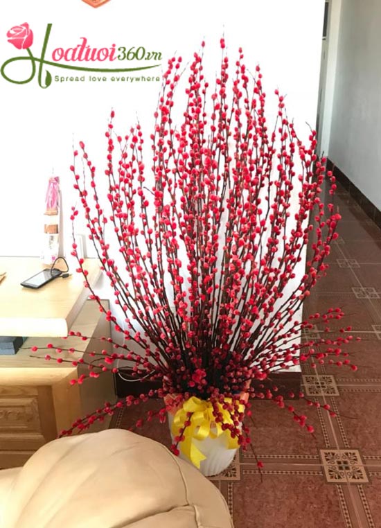 Bình hoa nụ tầm xuân với kiểu dáng đẹp của shop hoa nụ tầm xuân Tân Phú