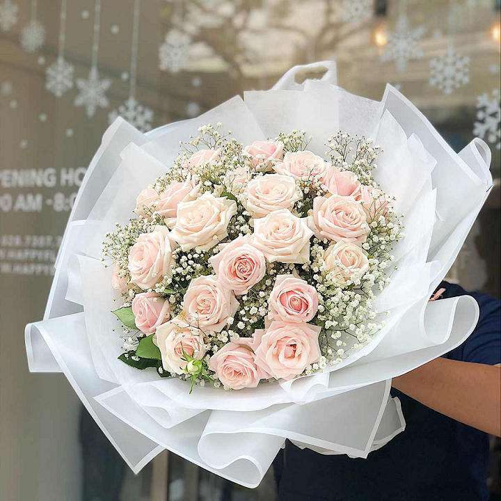 Nếu bạn muốn tặng một món quà đặc biệt cho người bạn gái của mình, hãy chọn một bó hoa hồng đẹp và tinh tế. Hãy xem hình ảnh của chúng tôi để tìm kiếm một bó hoa hồng độc đáo và ý nghĩa.